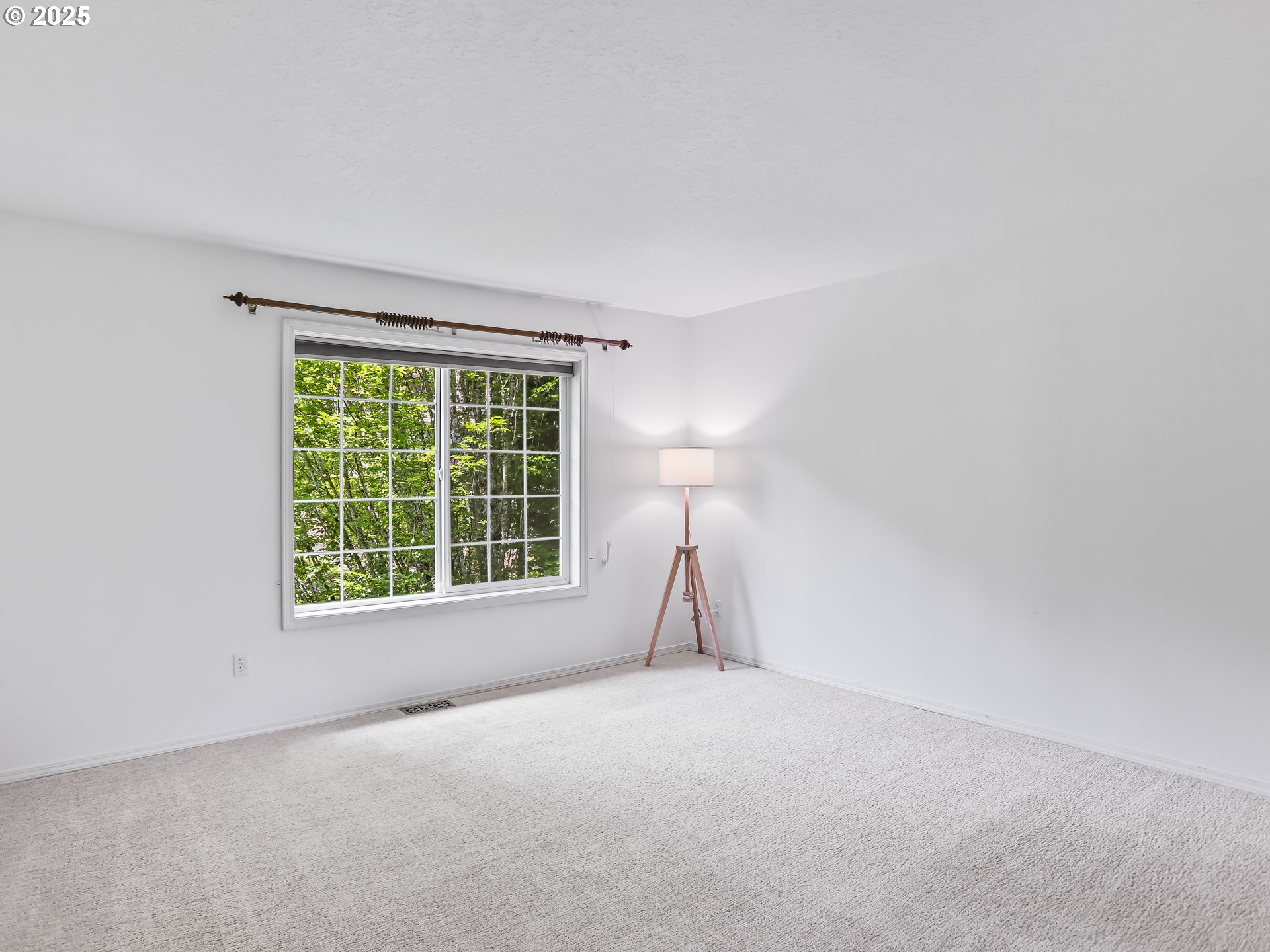 13754 Southwest Benchview Place Portland, OR 97223 - Photo 12 of 24 Gallery Image 12