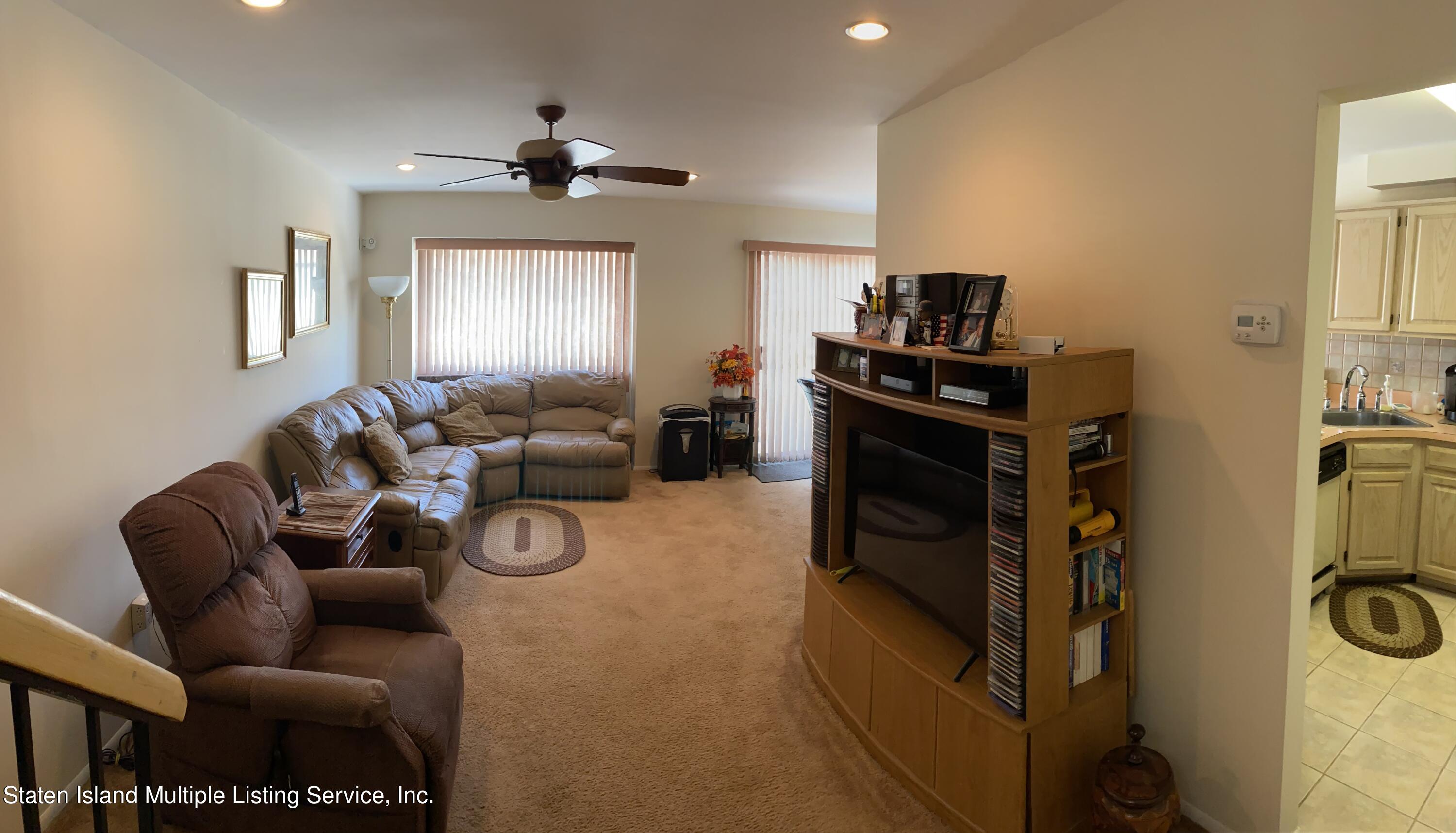 34 Hart Loop Staten Island, NY 10306 - Photo 13 of 17 Living room
