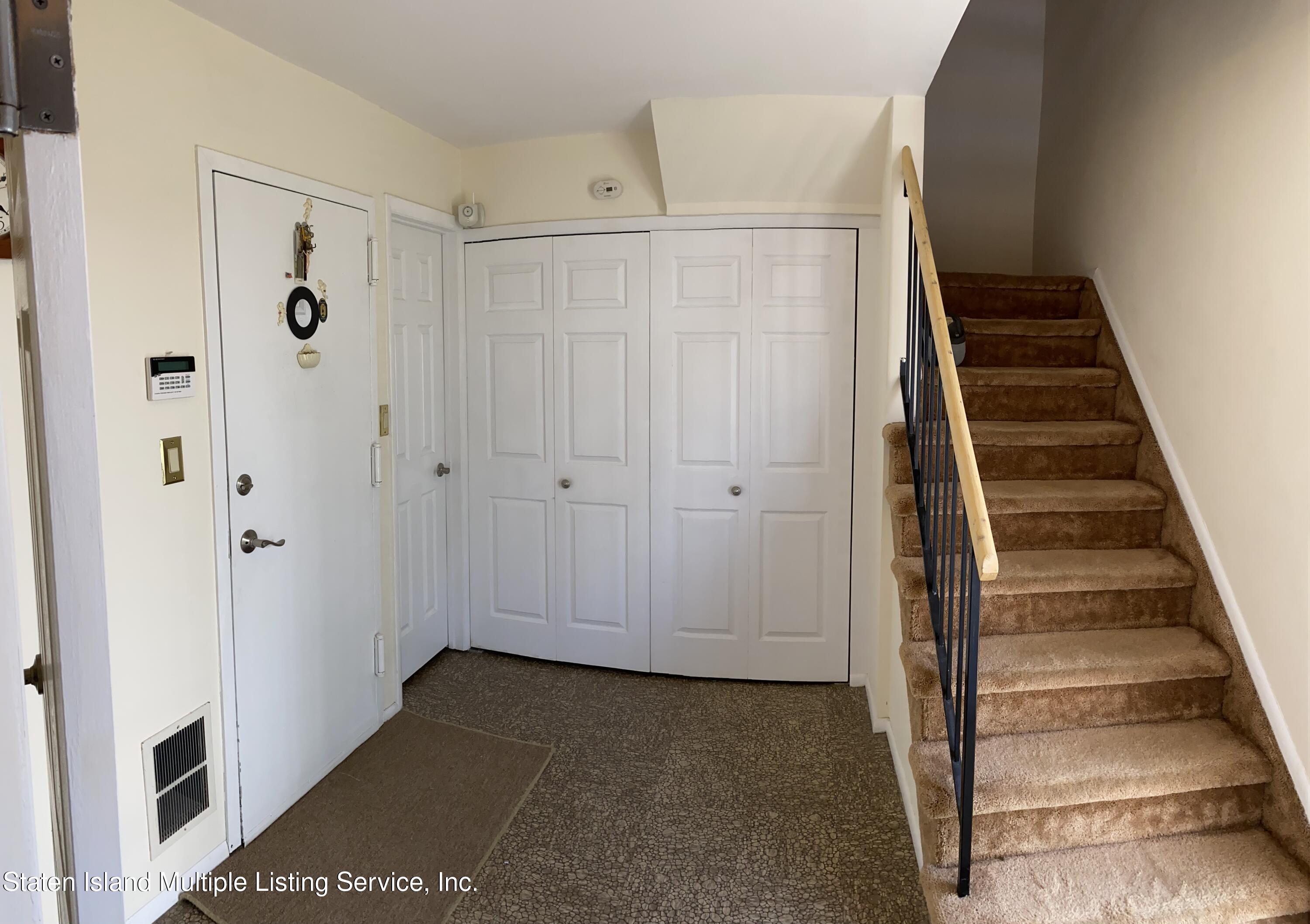 34 Hart Loop Staten Island, NY 10306 - Photo 4 of 17 Entrance 1