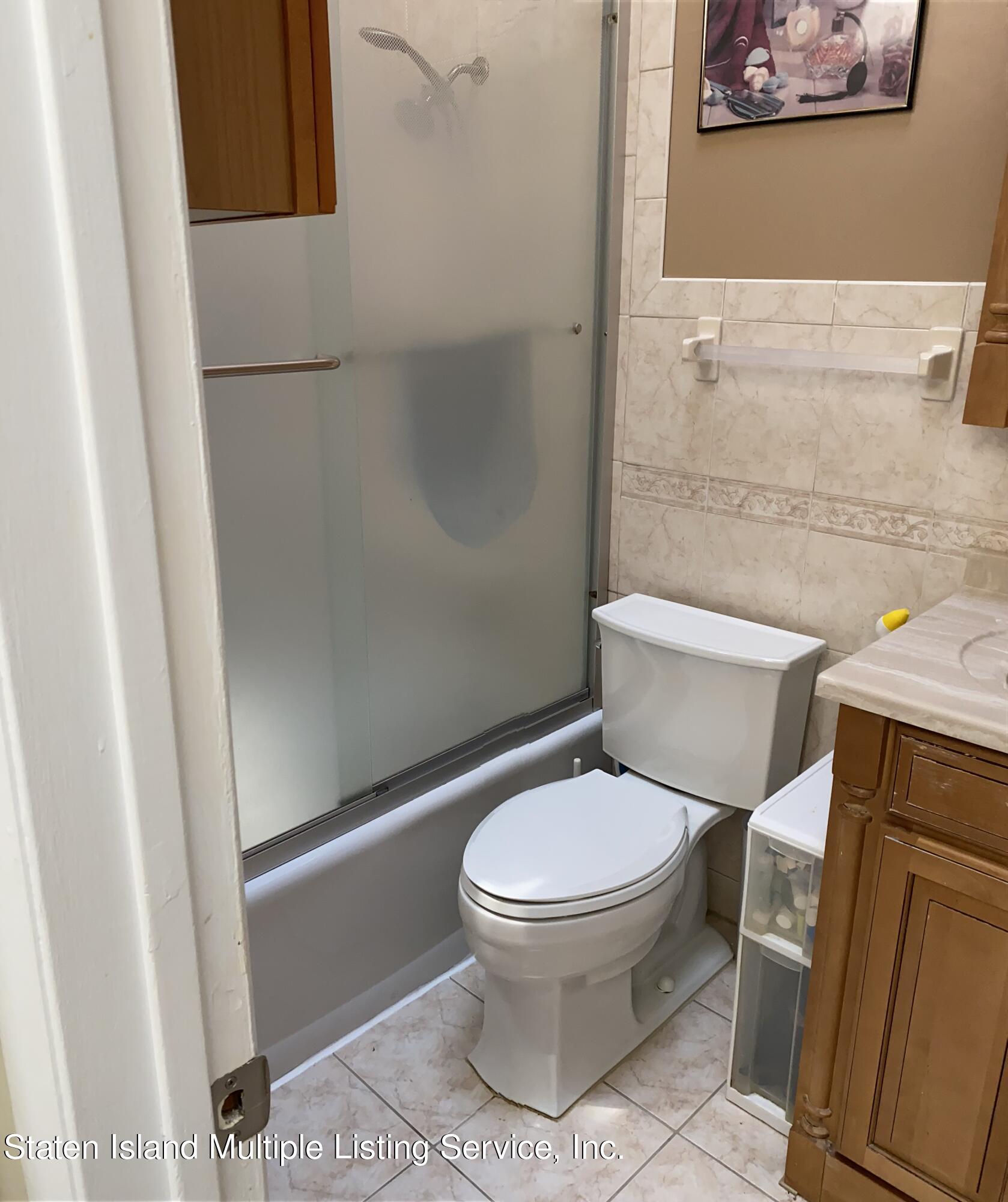 34 Hart Loop Staten Island, NY 10306 - Photo 8 of 17 Full Bathroom