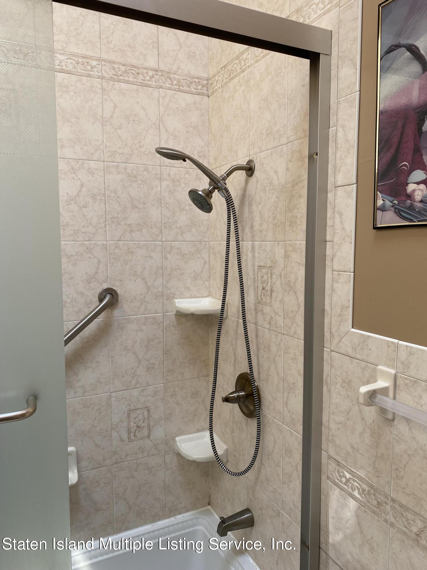 34 Hart Loop Staten Island, NY 10306 - Photo 9 of 17 Full Bathroom 1