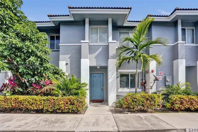 $2,700 | 5409 Southwest 41st Street, Unit 5409, Pembroke Park, FL 33023