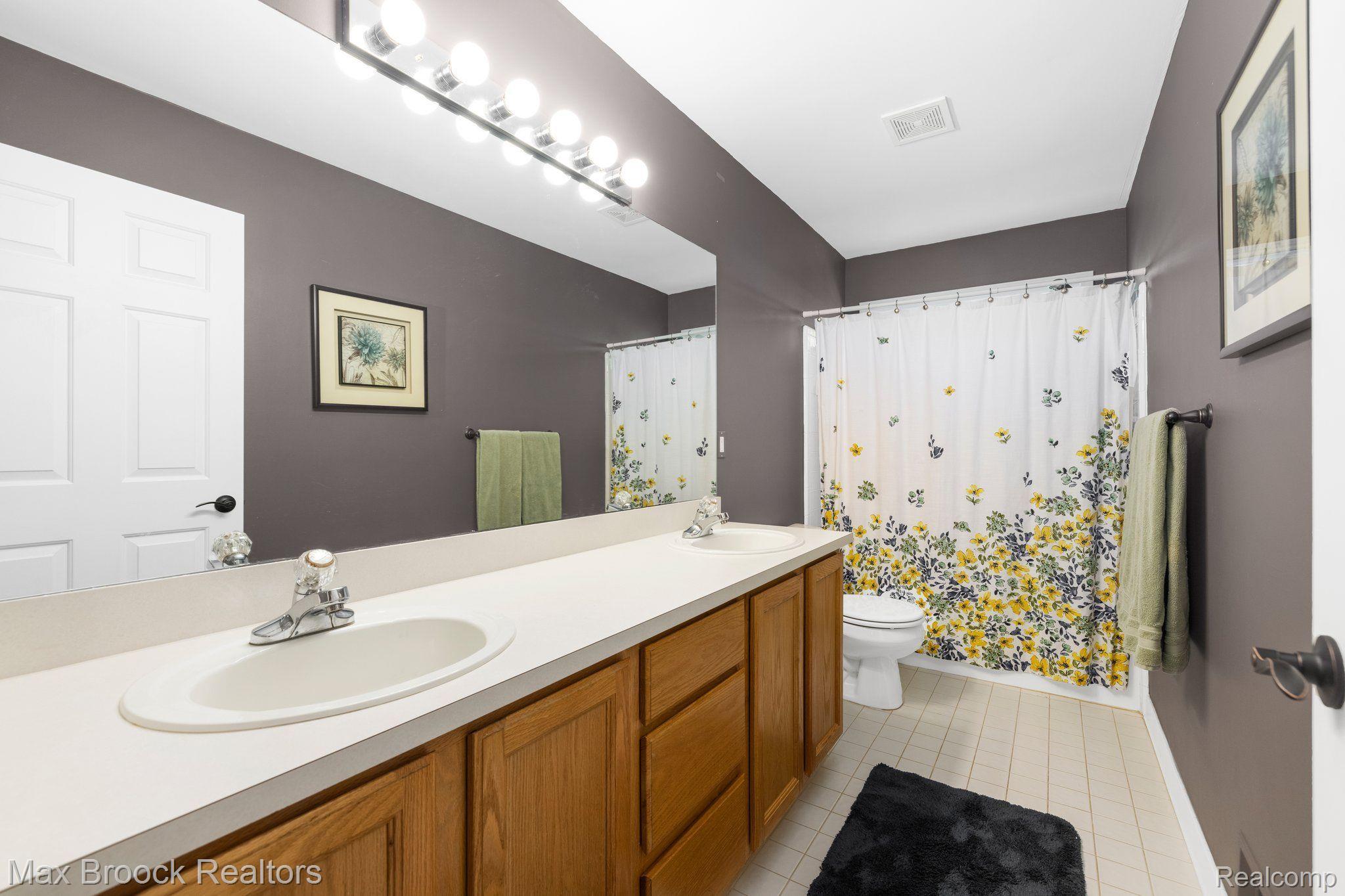 1027 Indianpipe Road Lake Orion, MI 48360 - Photo 25 of 57 Gallery Image 25