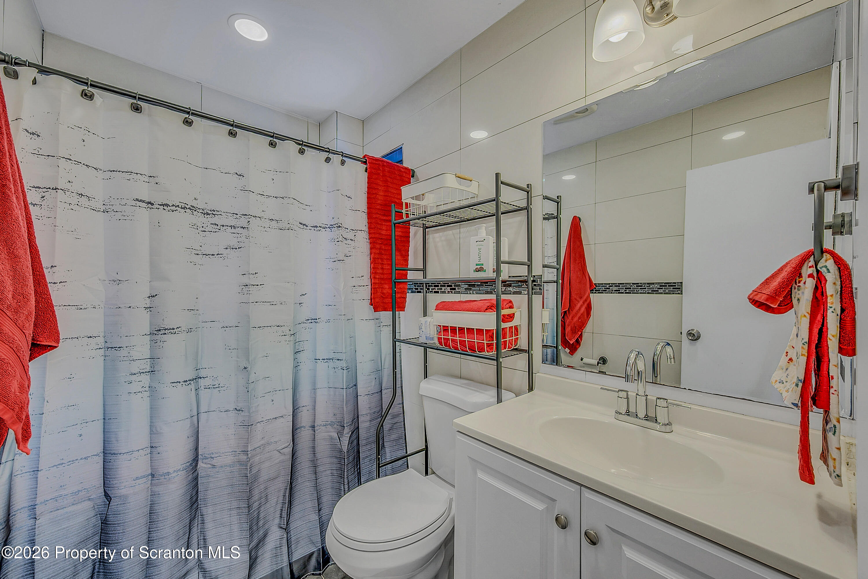 215 North Fillmore Avenue Scranton, PA 18504 - Photo 18 of 25 a bathroom with a sink toilet and shower