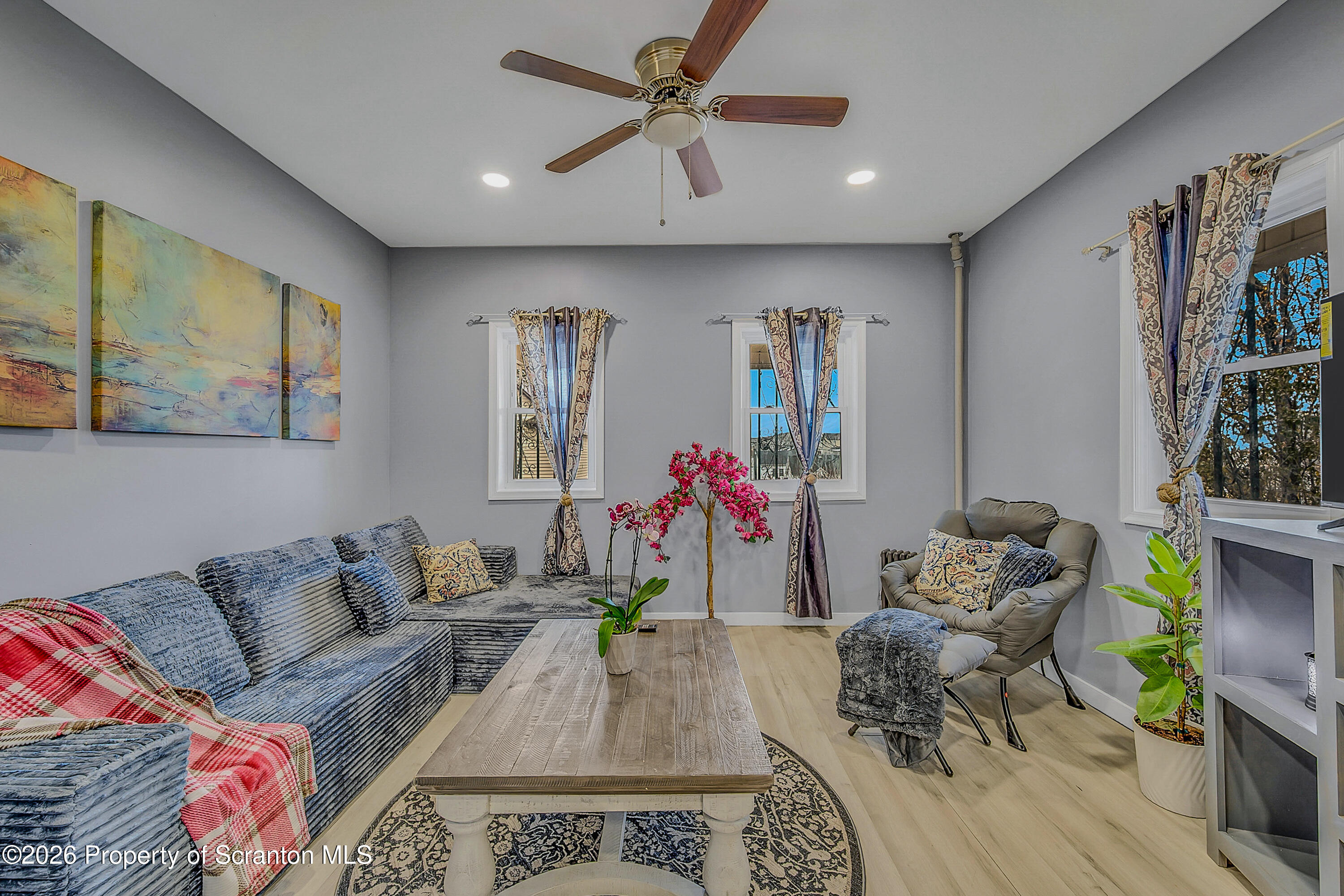 215 North Fillmore Avenue Scranton, PA 18504 - Photo 3 of 25 a living room with furniture