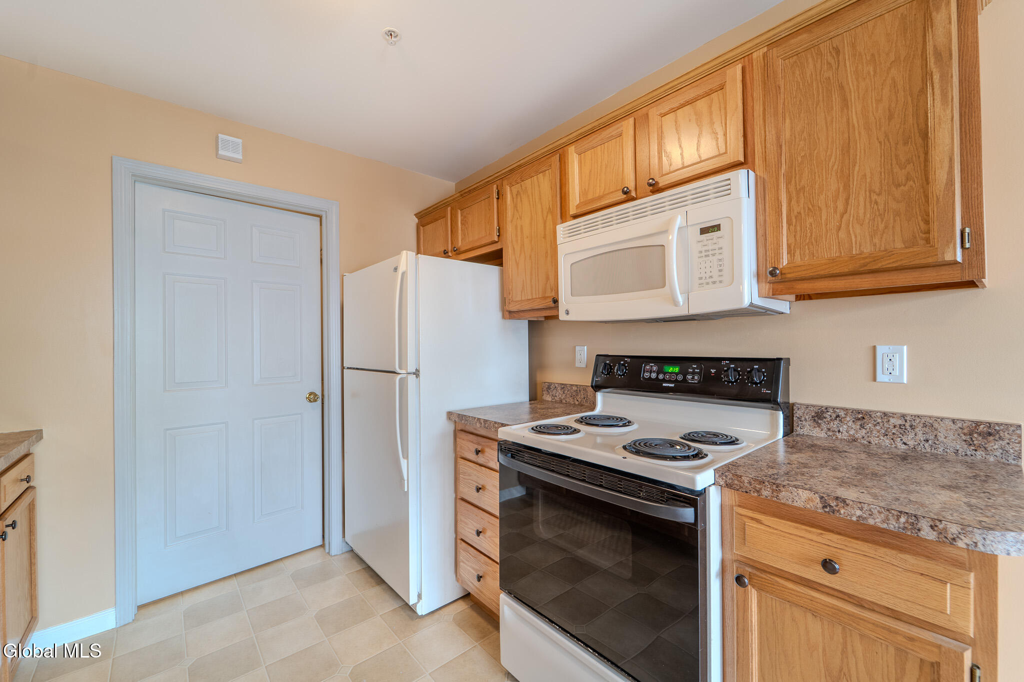 201 Cedar Run Rensselaer, NY 12144 - Photo 11 of 44 MIG02479-HDR