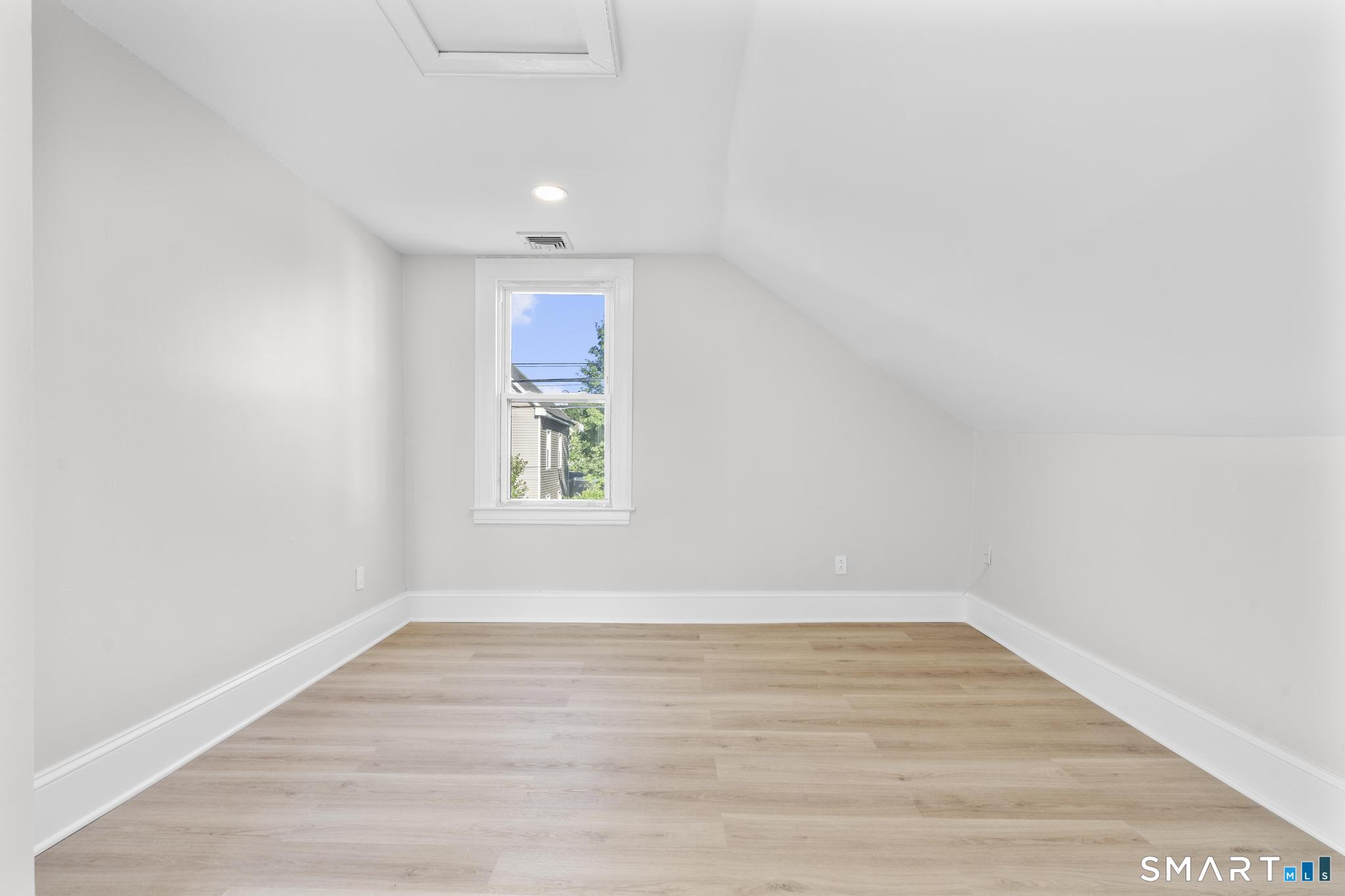 39 Edwards Street Hamden, CT 06517 - Photo 11 of 17