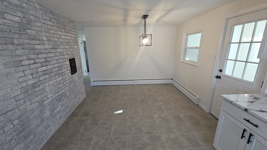 6 Albert Street West Springfield, MA 01089 - Photo 11 of 24