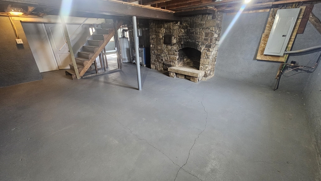 6 Albert Street West Springfield, MA 01089 - Photo 21 of 24