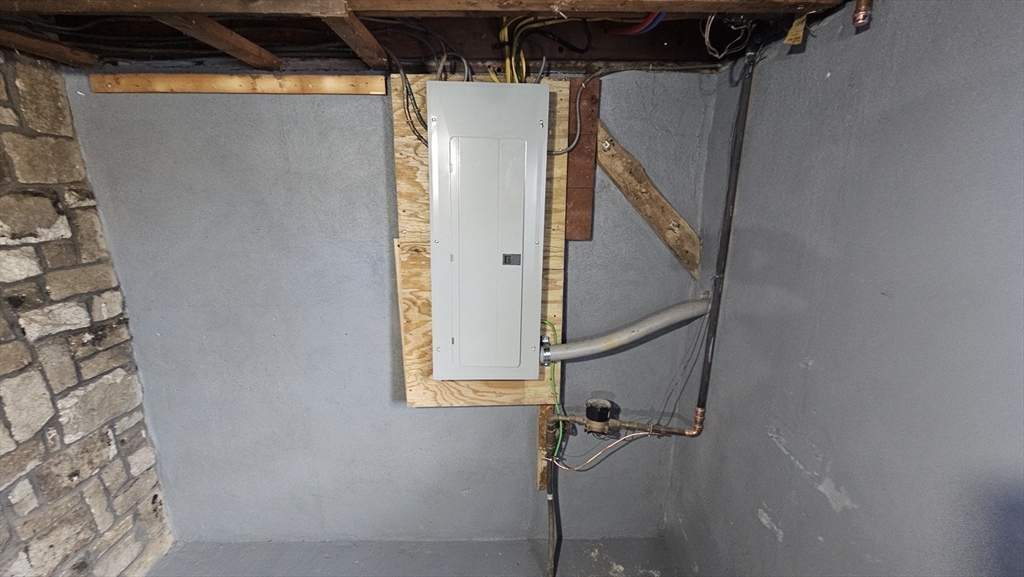 6 Albert Street West Springfield, MA 01089 - Photo 23 of 24