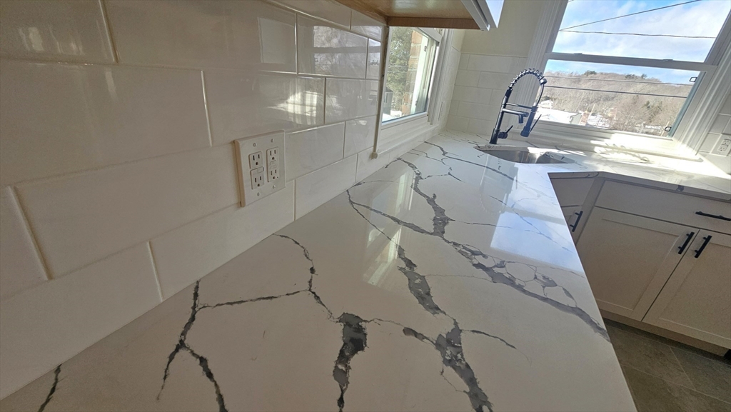 6 Albert Street West Springfield, MA 01089 - Photo 10 of 24