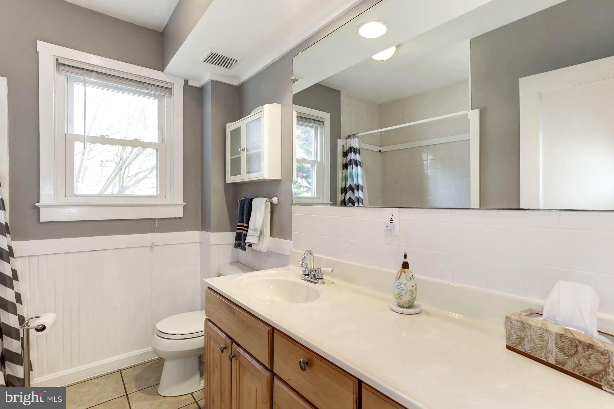 307 Gibson Road Annapolis, MD 21401 - Photo 19 of 31 Attractively Appointed Hall Full Bath