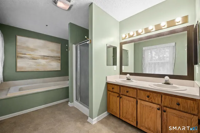 $579,000 | 31 Oxford Court, Simsbury, CT 06070