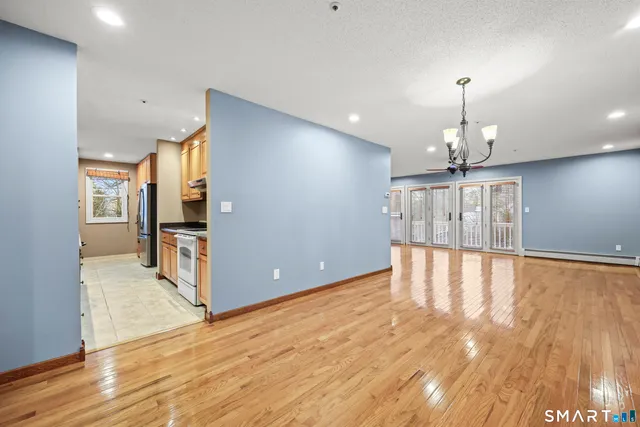 $579,000 | 31 Oxford Court, Simsbury, CT 06070