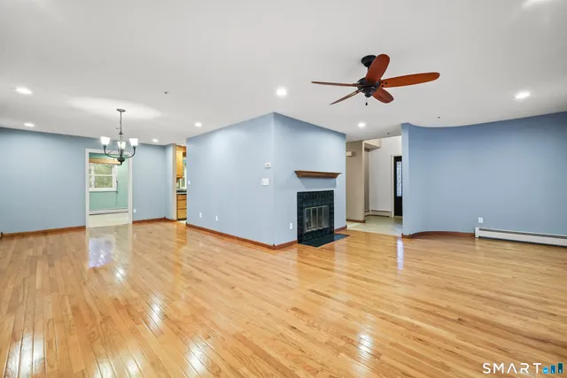 $579,000 | 31 Oxford Court, Simsbury, CT 06070