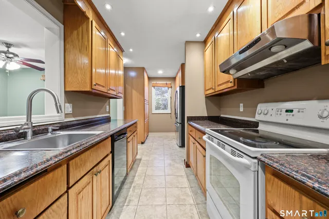 $579,000 | 31 Oxford Court, Simsbury, CT 06070