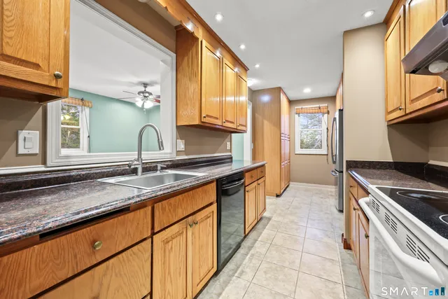 $579,000 | 31 Oxford Court, Simsbury, CT 06070