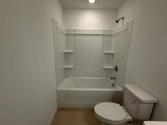 $2,300 | 11636 Glenside Terrace, Palmetto, FL 34221