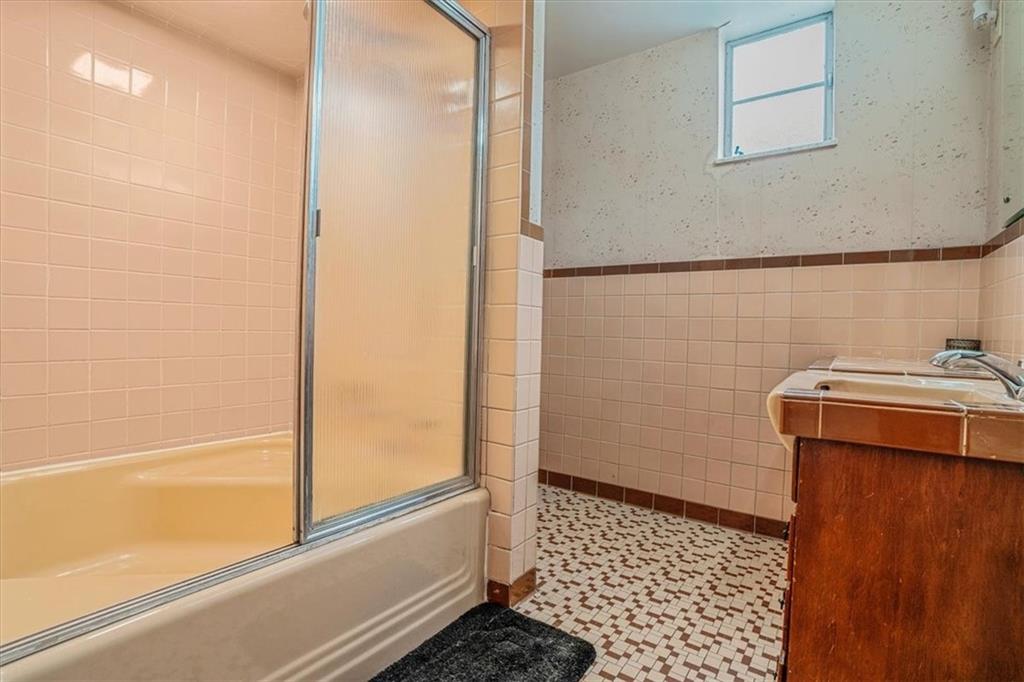 205 6th Avenue Carnegie, PA 15106 - Photo 34 of 48