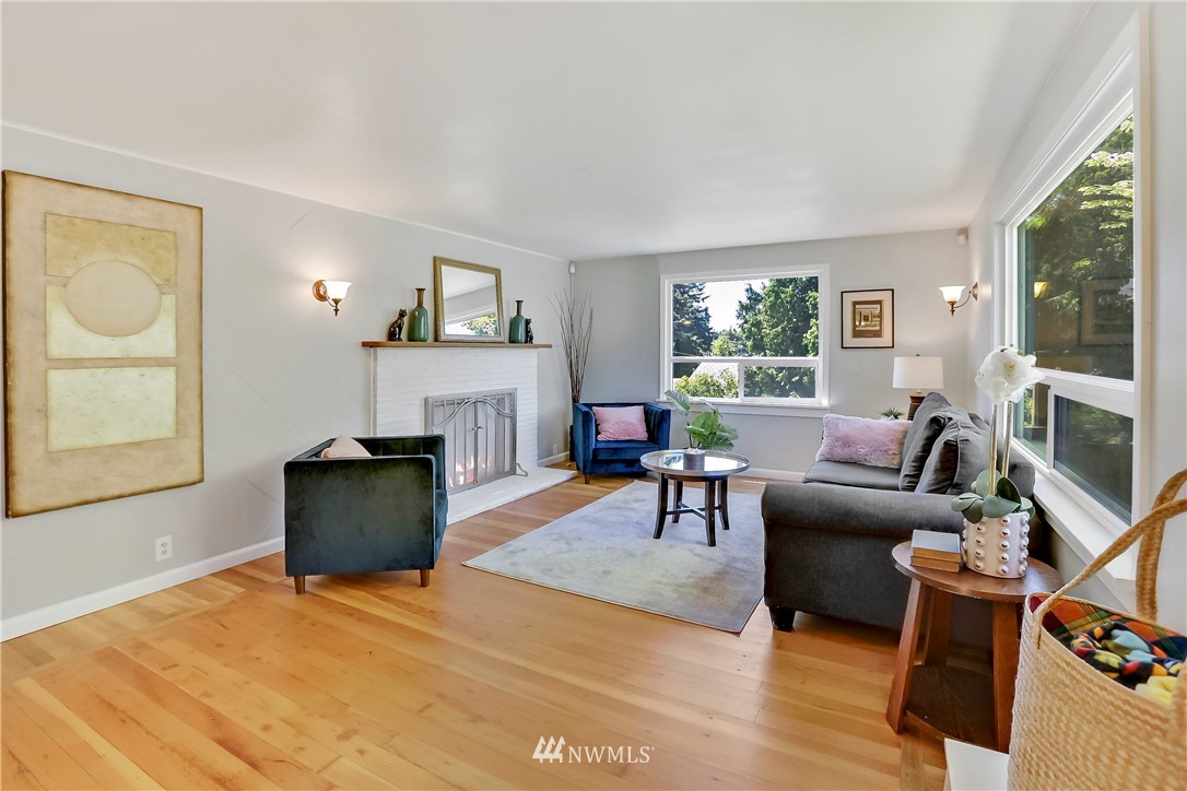 2315 Southwest Roxbury Street Seattle, WA 98106 - Photo 2 of 28 Gallery Image 2