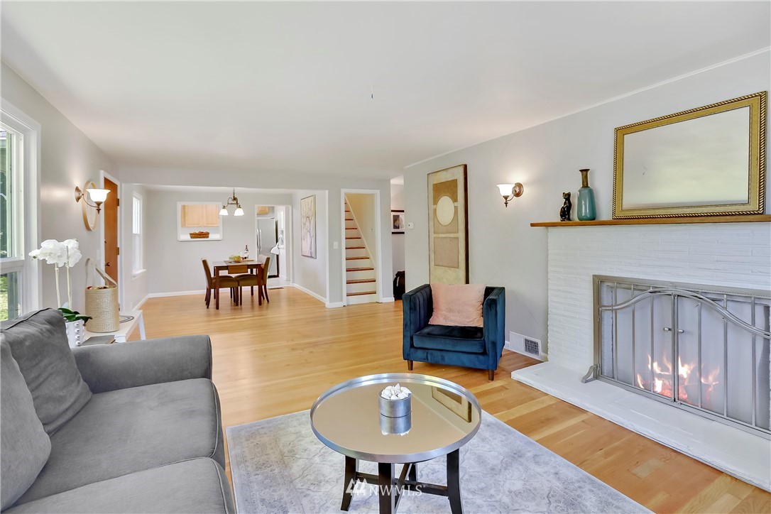 2315 Southwest Roxbury Street Seattle, WA 98106 - Photo 4 of 28 Gallery Image 4