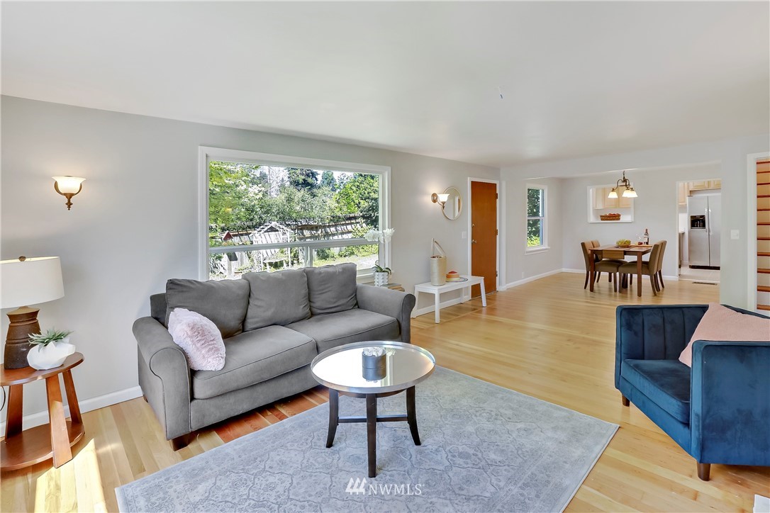 2315 Southwest Roxbury Street Seattle, WA 98106 - Photo 5 of 28 Gallery Image 5