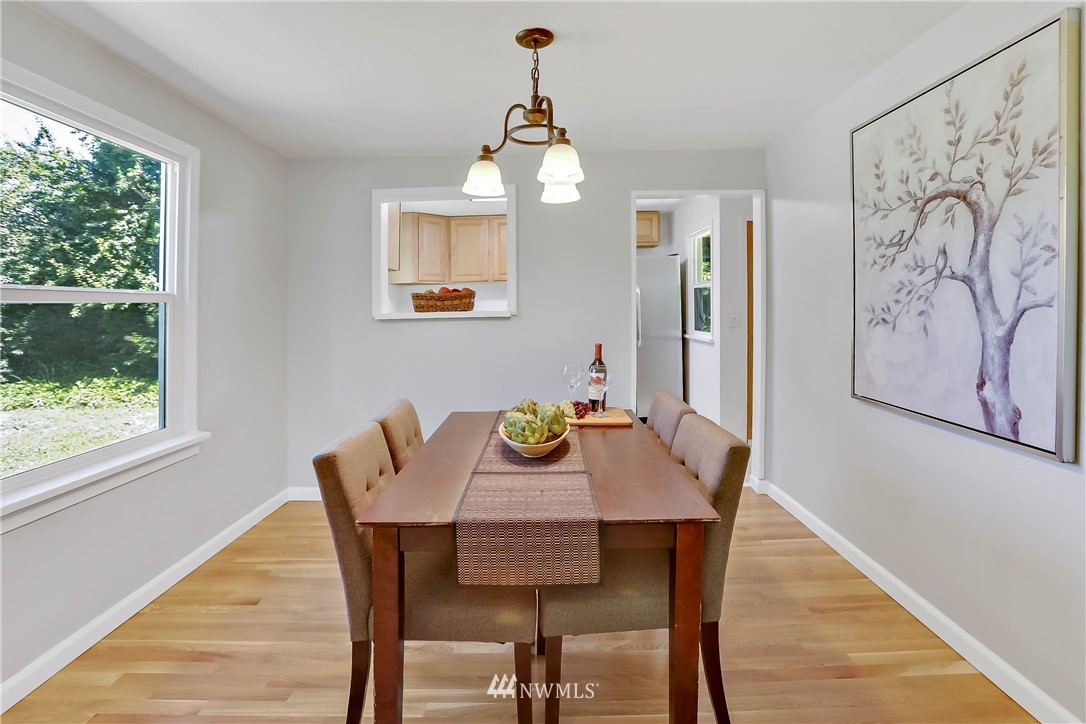 2315 Southwest Roxbury Street Seattle, WA 98106 - Photo 7 of 28 Gallery Image 7