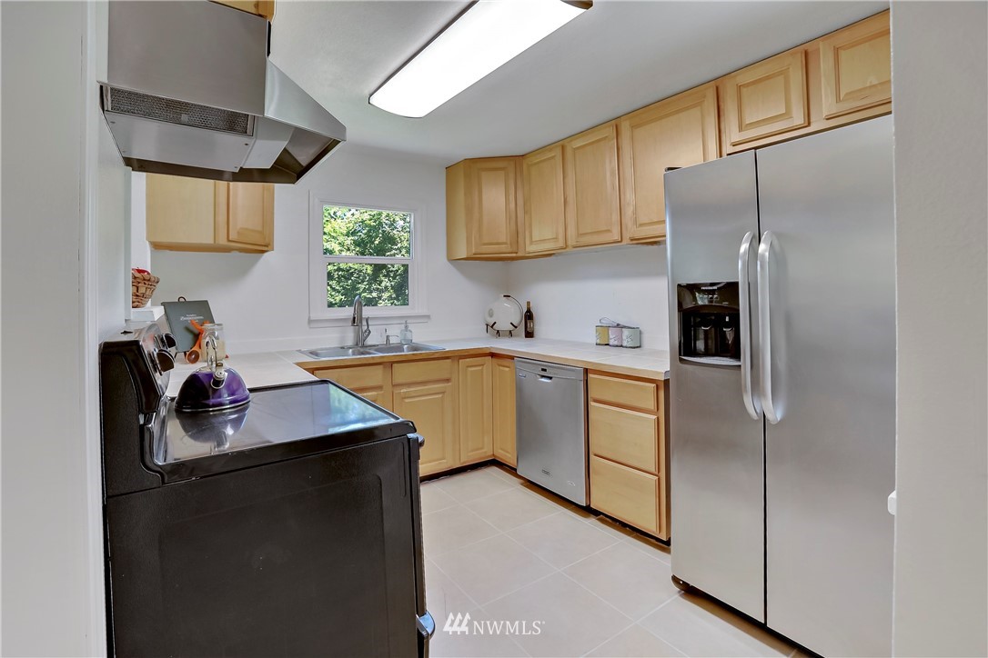 2315 Southwest Roxbury Street Seattle, WA 98106 - Photo 8 of 28 Gallery Image 8
