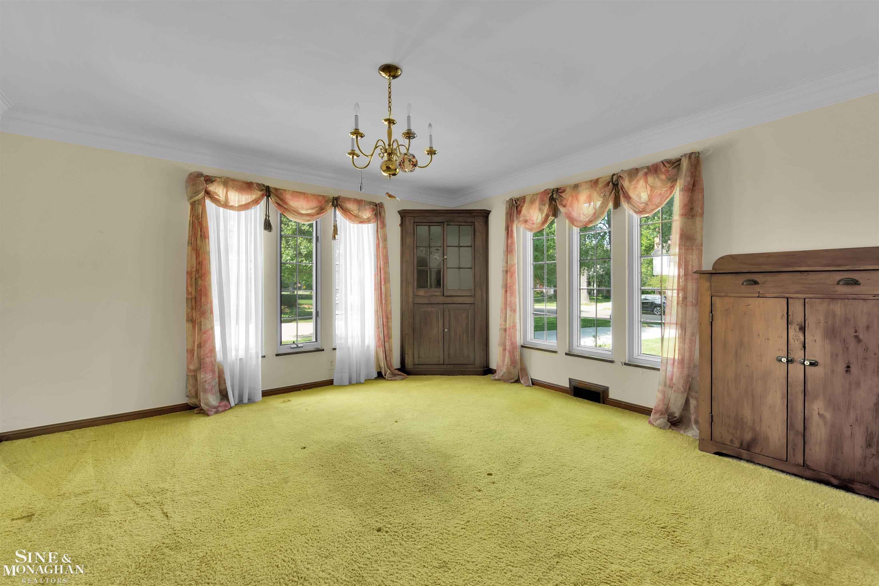 829 Trombley Road Grosse Pointe, MI 48230 - Photo 5 of 45 50149596-8643e09c-3a2a-44be-ba64-88375dcfe1d1.JPG