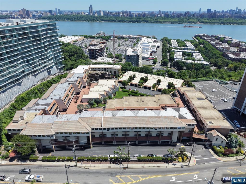 300 Gorge Road, Unit 2 Cliffside Park, NJ 07010 - Photo 42 of 43