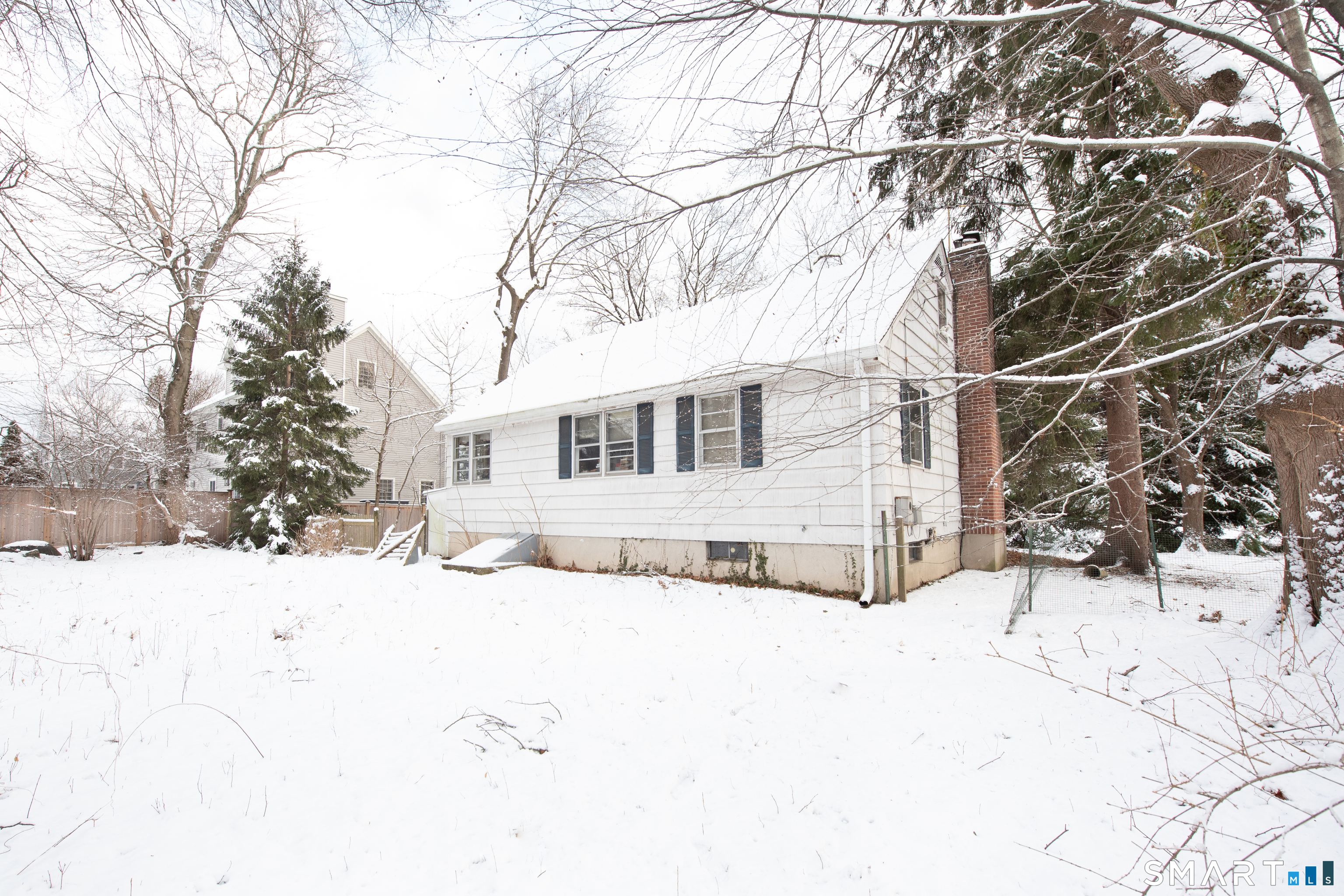 1 Dexter Road Westport, CT 06880 - Photo 27 of 29 a white house that has a tree in it