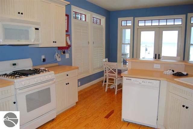 6809 East Birch Point Road Traverse City, MI 49684 - Photo 9 of 15 1699220-8.JPG