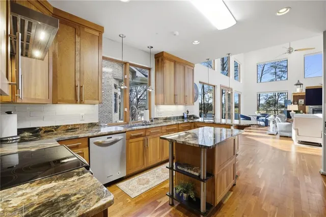 $889,000 | 637 Wildflower Trail, Lexington, NC 27295