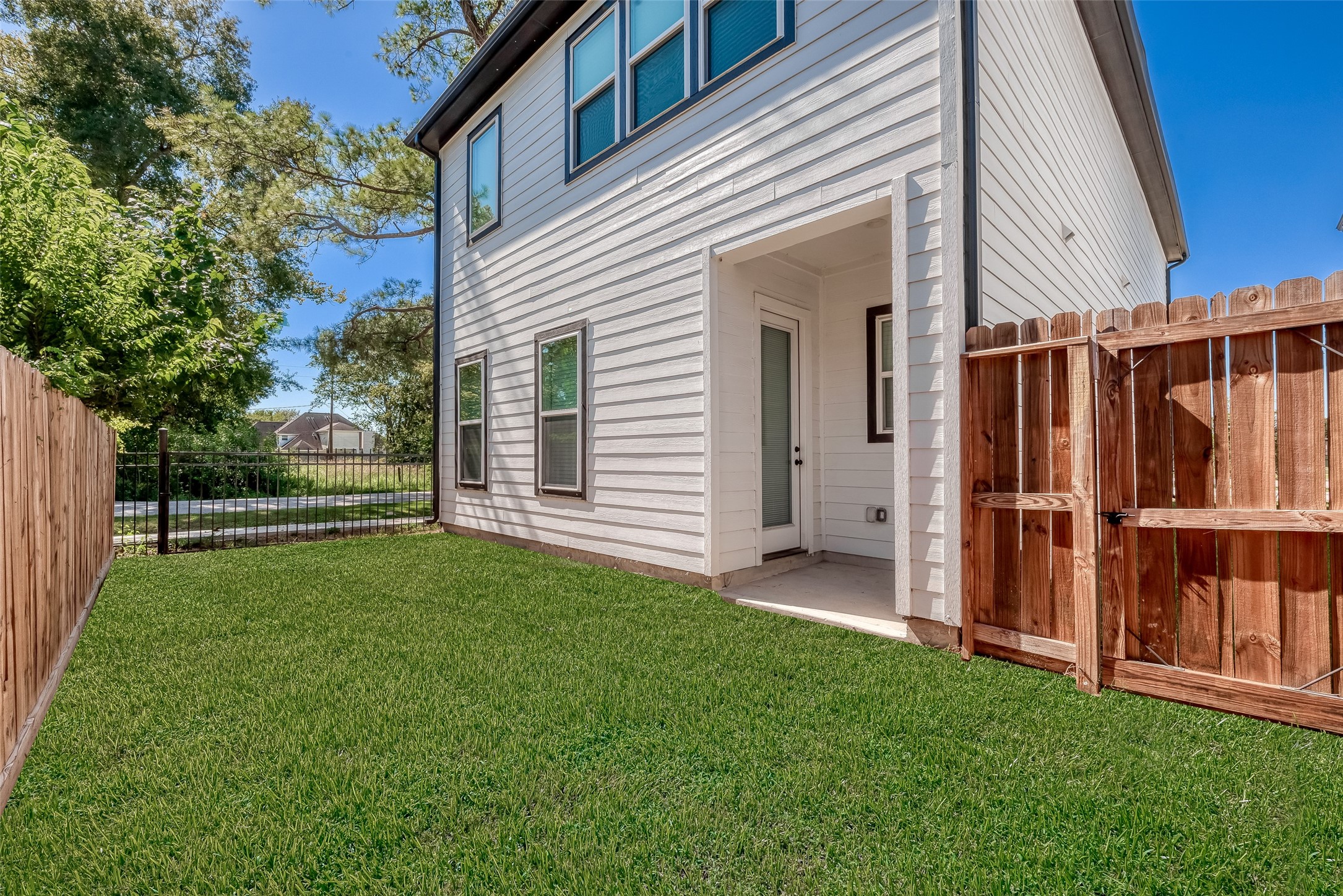 13419 Scott Street Houston, TX 77047 - Photo 23 of 23 a view of a backyard with cabin