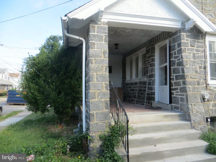 123 Overhill Road Upper Darby, PA 19082 - Photo 2 of 25
