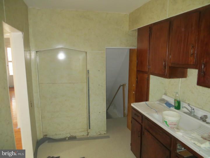 123 Overhill Road Upper Darby, PA 19082 - Photo 13 of 25