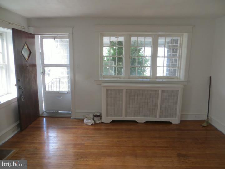 123 Overhill Road Upper Darby, PA 19082 - Photo 3 of 25