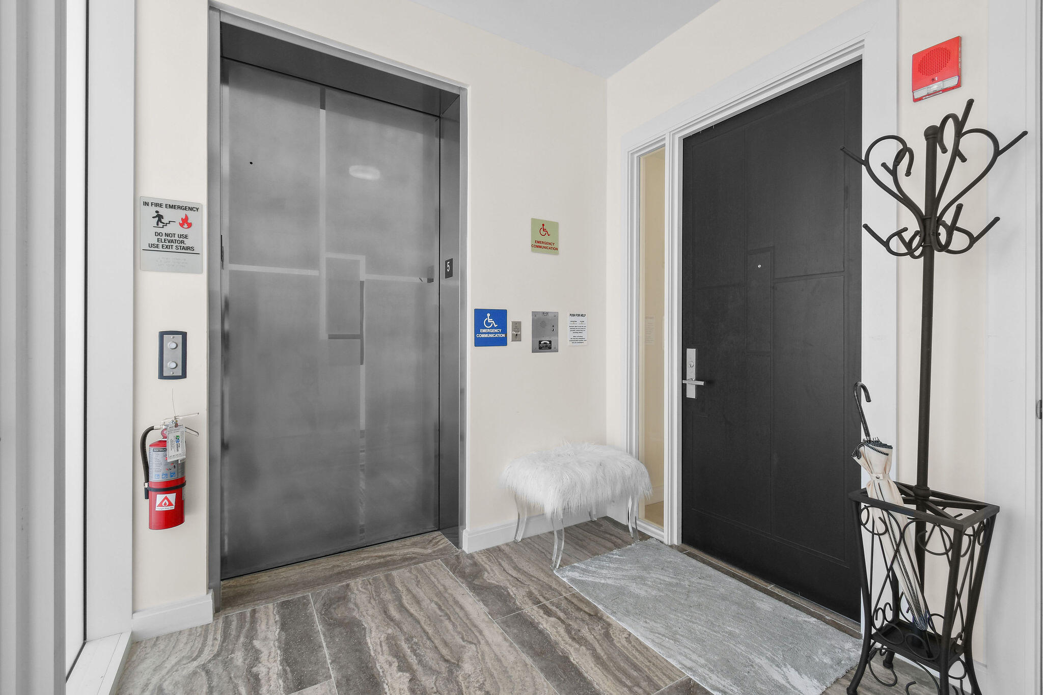 3550 South Ocean Boulevard, Unit 5E South Palm Beach, FL 33480 - Photo 9 of 52 a view of an entryway