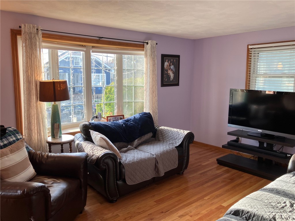 45 Perrin Avenue Pawtucket, RI 02861 - Photo 11 of 33 Living room