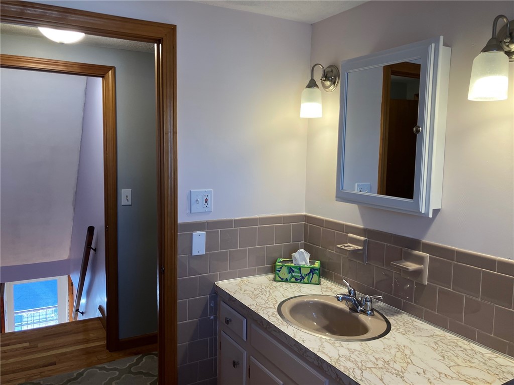 45 Perrin Avenue Pawtucket, RI 02861 - Photo 21 of 33 2nd floor half bath