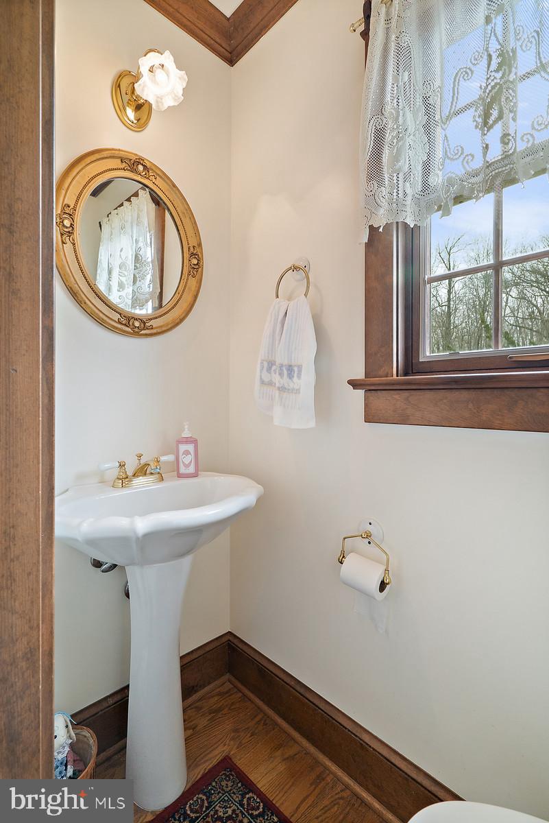7203 Dudie Road Marshall, VA 20115 - Photo 16 of 46 1/2 bath on main level