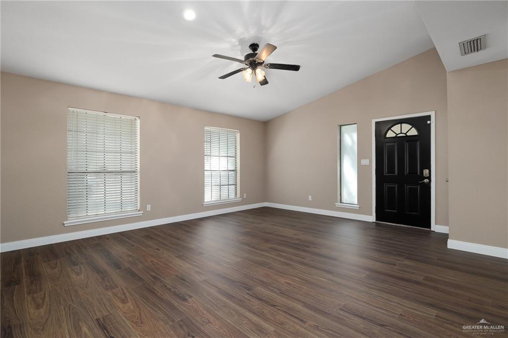 1102 Cardinal Avenue McAllen, TX 78504 - Photo 2 of 11