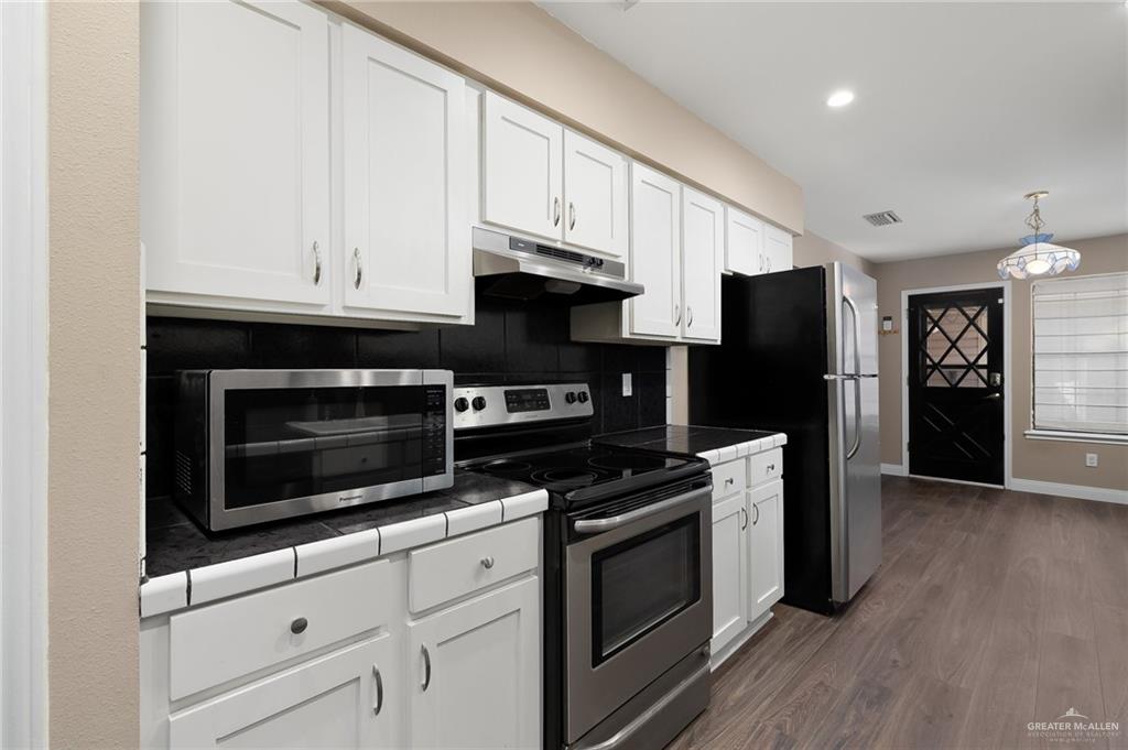 1102 Cardinal Avenue McAllen, TX 78504 - Photo 5 of 11