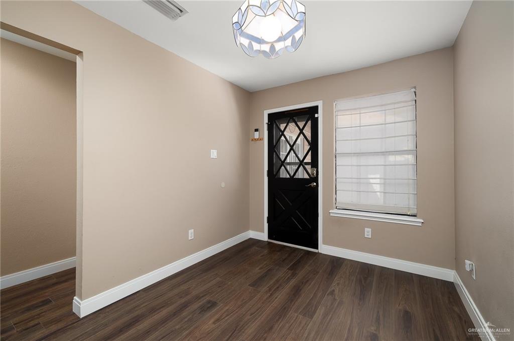 1102 Cardinal Avenue McAllen, TX 78504 - Photo 6 of 11