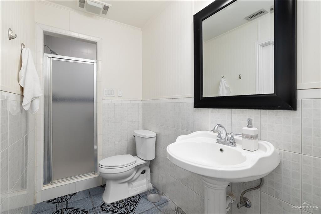 1102 Cardinal Avenue McAllen, TX 78504 - Photo 8 of 11