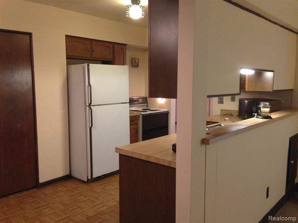 922 Dickson Lane Rochester, MI 48307 - Photo 12 of 16 Open Kitchen