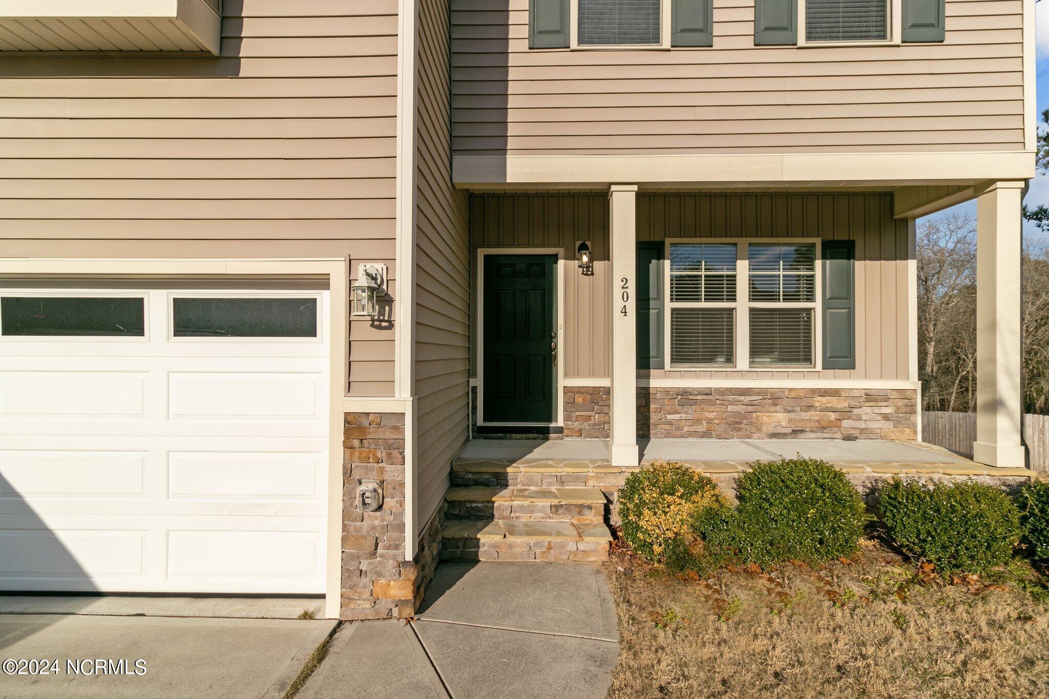 204 Sandy Springs Road Aberdeen, NC 28315 - Photo 2 of 31 3-web-or-mls-IMG_5572