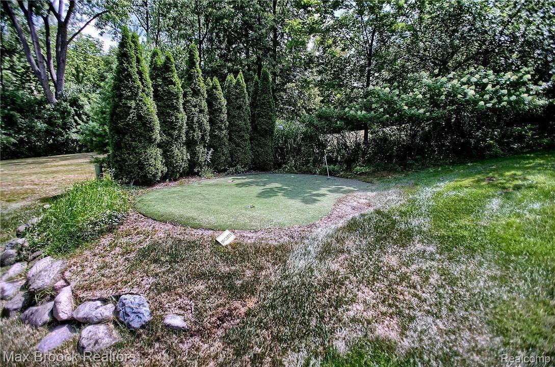 2482 Wickfield Road West Bloomfield, MI 48323 - Photo 39 of 40 Putting_Green.jpg