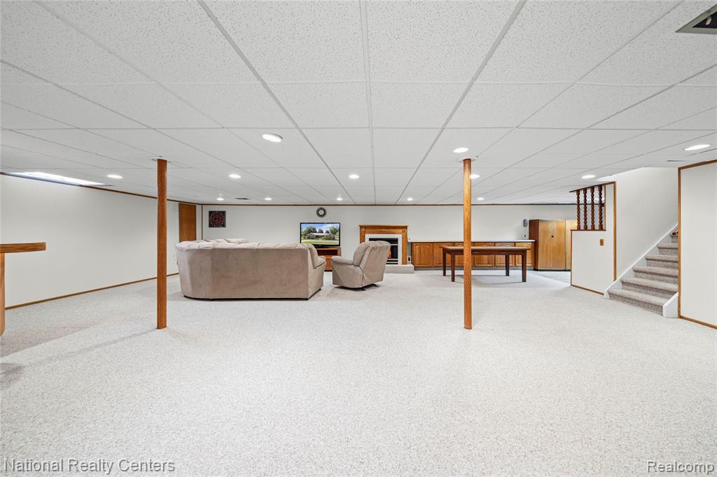 26131 Pleasant Valley Road Farmington Hills, MI 48331 - Photo 45 of 61
