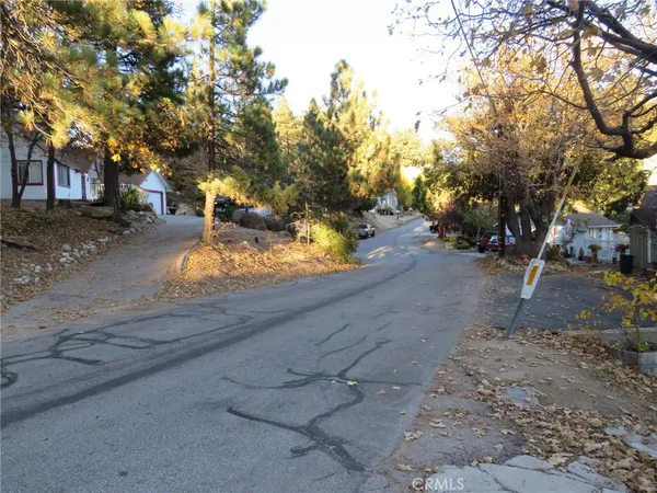 $2,650 | 32415 Scandia Drive, Running Springs, CA 92382